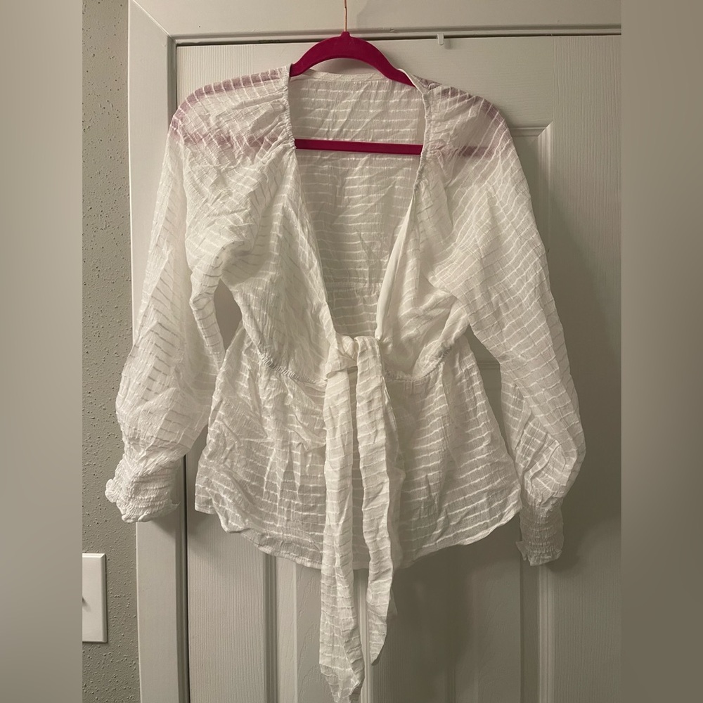 White womens top, flowing arms and tie in the center